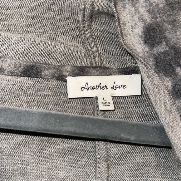 Drape front grey leopard open front sweater - Picture 3 of 3